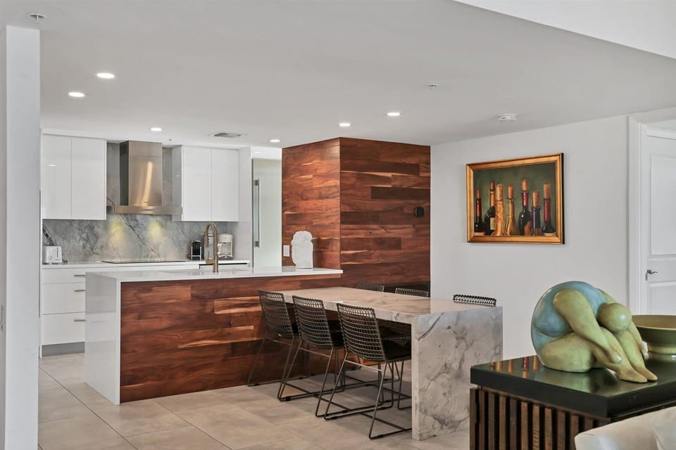 Inn On The Beach 1307 by FVC - Dining and Kitchen