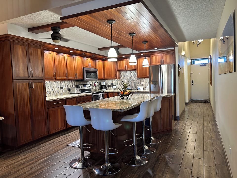 Updated spacious kitchen area 