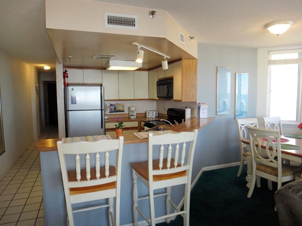 Full Kitchen Dish Washer, Ice maker, Microwave, flat top stove and more