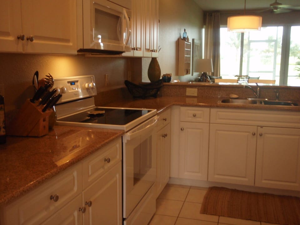Granite countertops and very well stocked cabinets. 