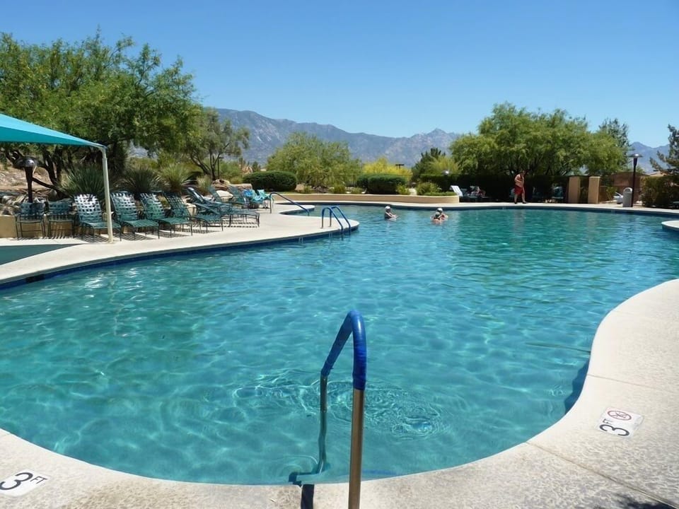 Swimming Pool, Lap Pool and Jacuzzi at Mountain View Clubhouse