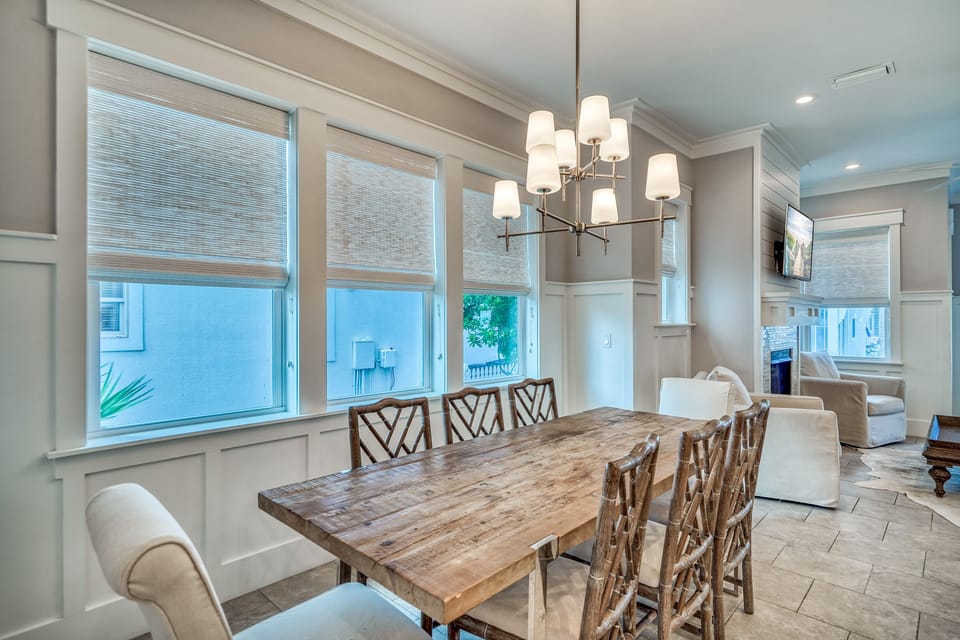 Ample Space for All Meals!