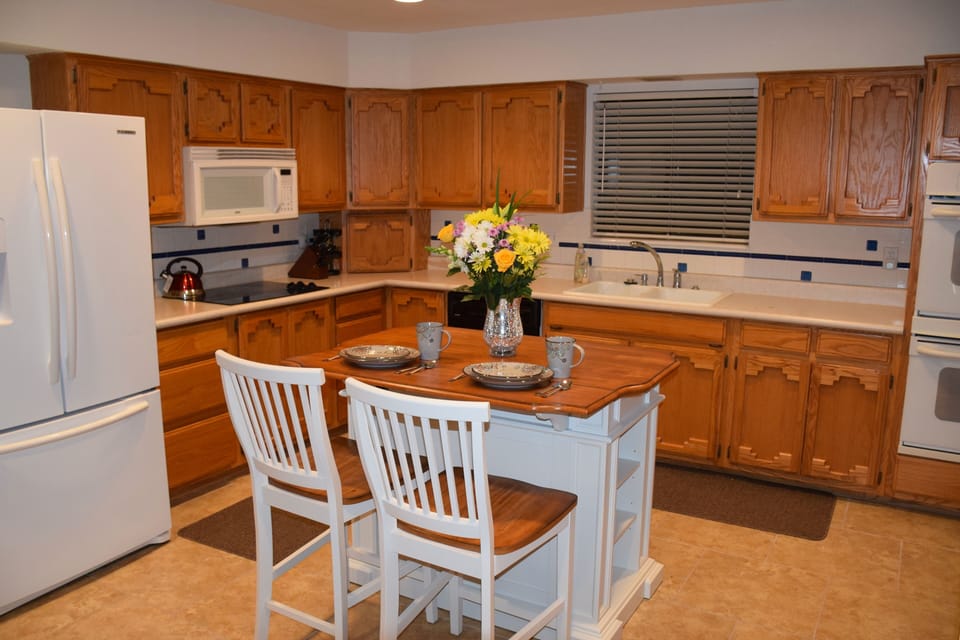 The kitchen has everything you need to prepare a meal for everyone