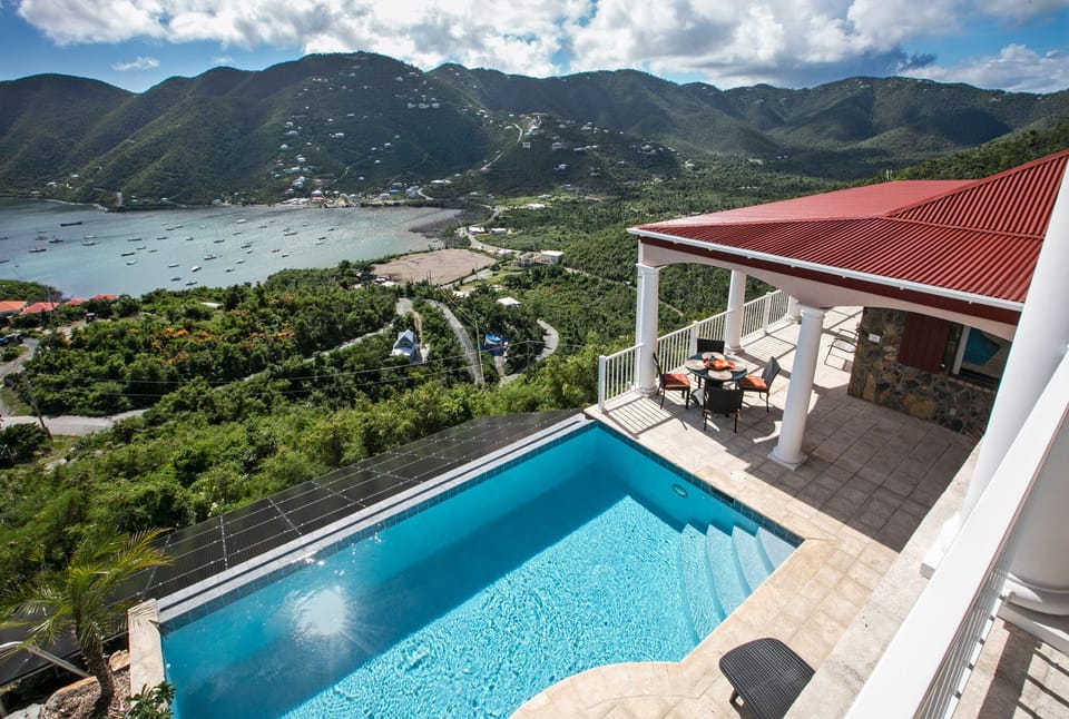 Infinity pool overlooking Coral Bay