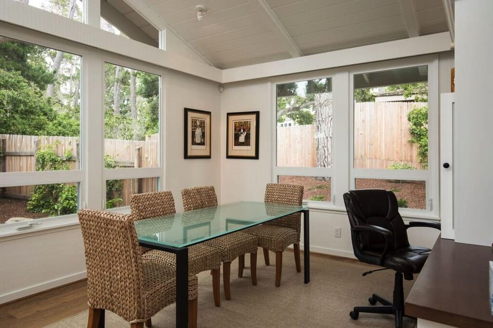 office area and overflow dining, WiFi