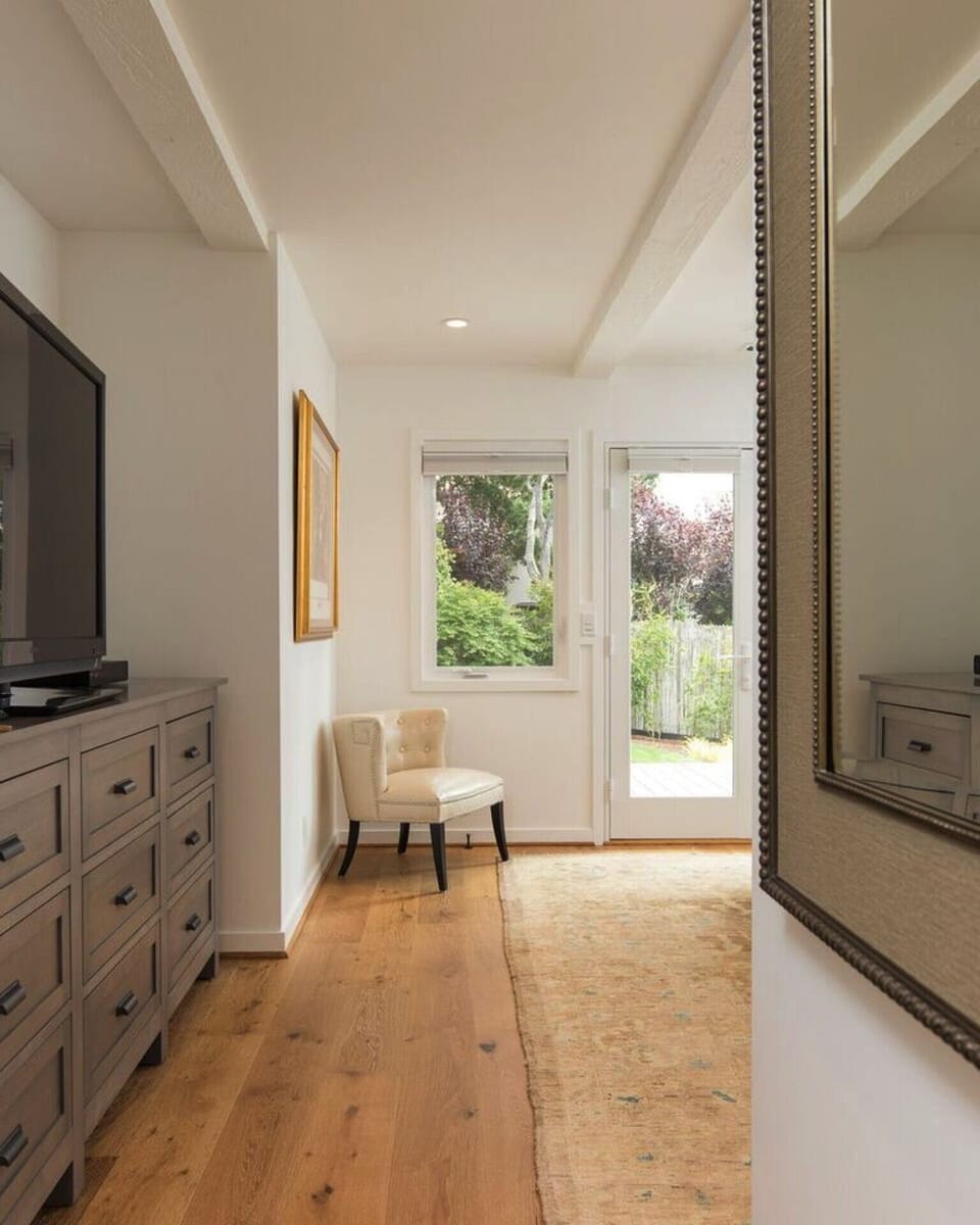 Master bedroom TV- room has access to backyard jacuzzi