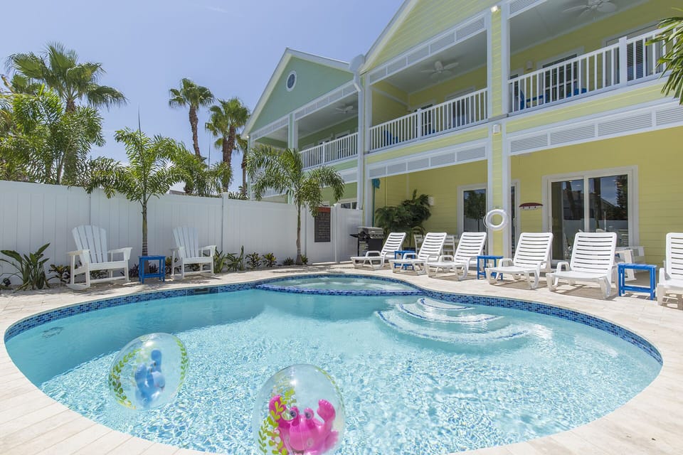 Private heated pool and hot tub is your own island oasis!