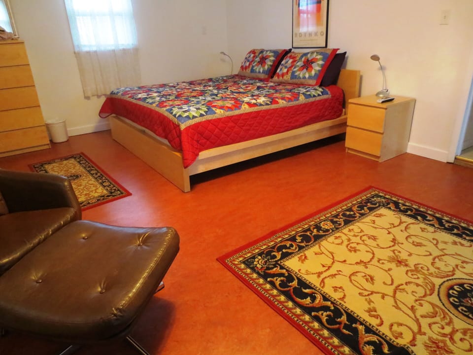 Large bedroom - Room to lounge