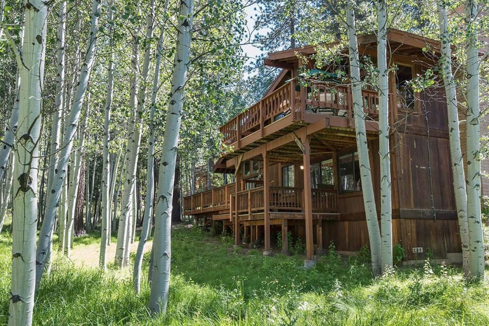 Beautiful Northstar lodge with private hot tub, perfect for families House in Northstar Drive