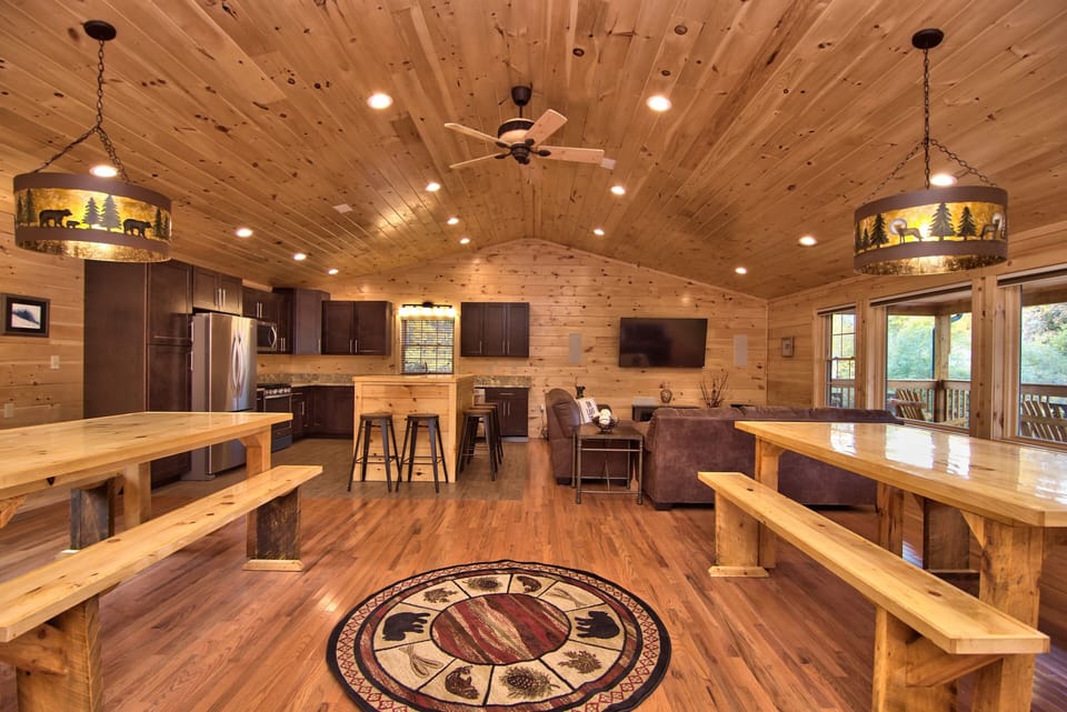 Check Out The Open Floor Plan. Plenty Of Room For Group Dinners And Gatherings!