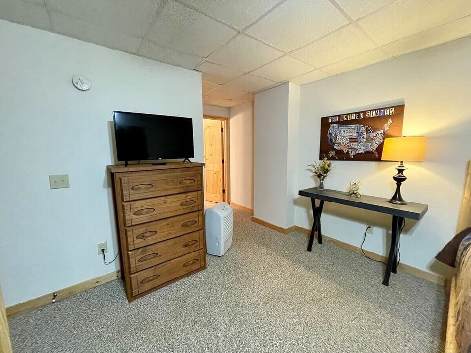 4th Bedroom, Lower Level, Smart TV