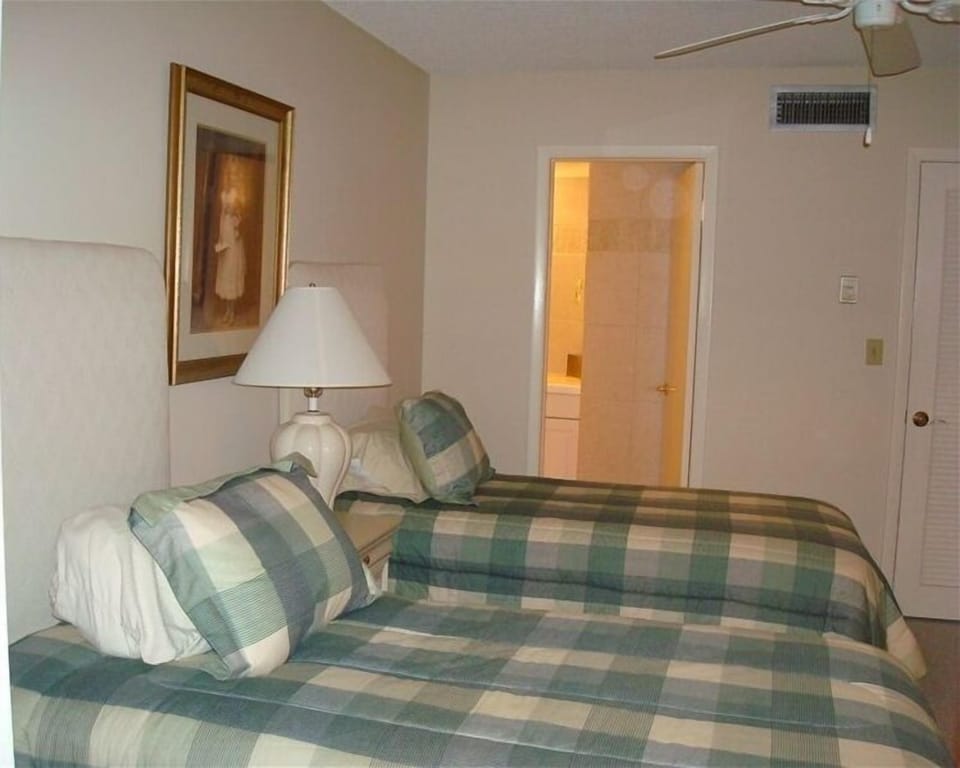 715 twin bedroom and bath