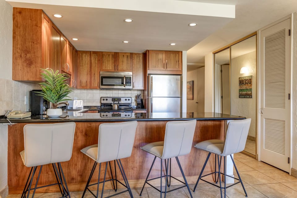 Counter top seating for 4 also available for when you want to enjoy a casual meal or snack indoors