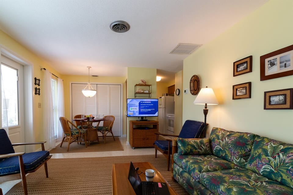 Dining area - entry door to left
