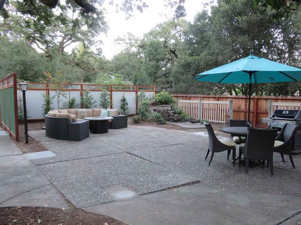 Large patio in front under the Lazy Oak Tree!