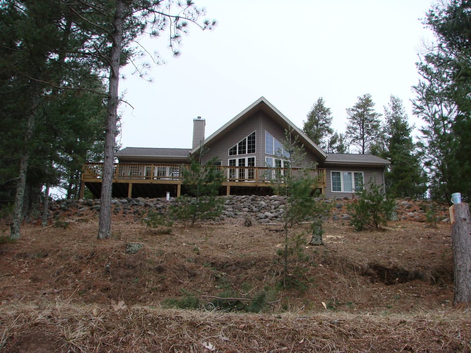 Get a great view with large cathedral windows facing the Lake Side