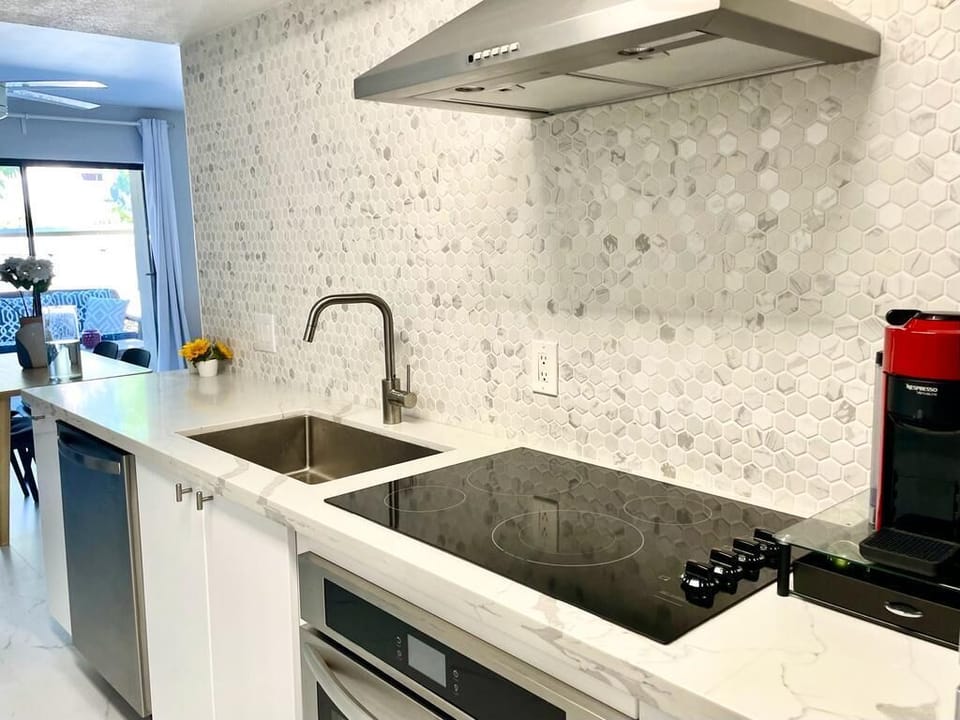 New kitchen with Nespresso coffee machine, dishwasher, washing machine and dryer