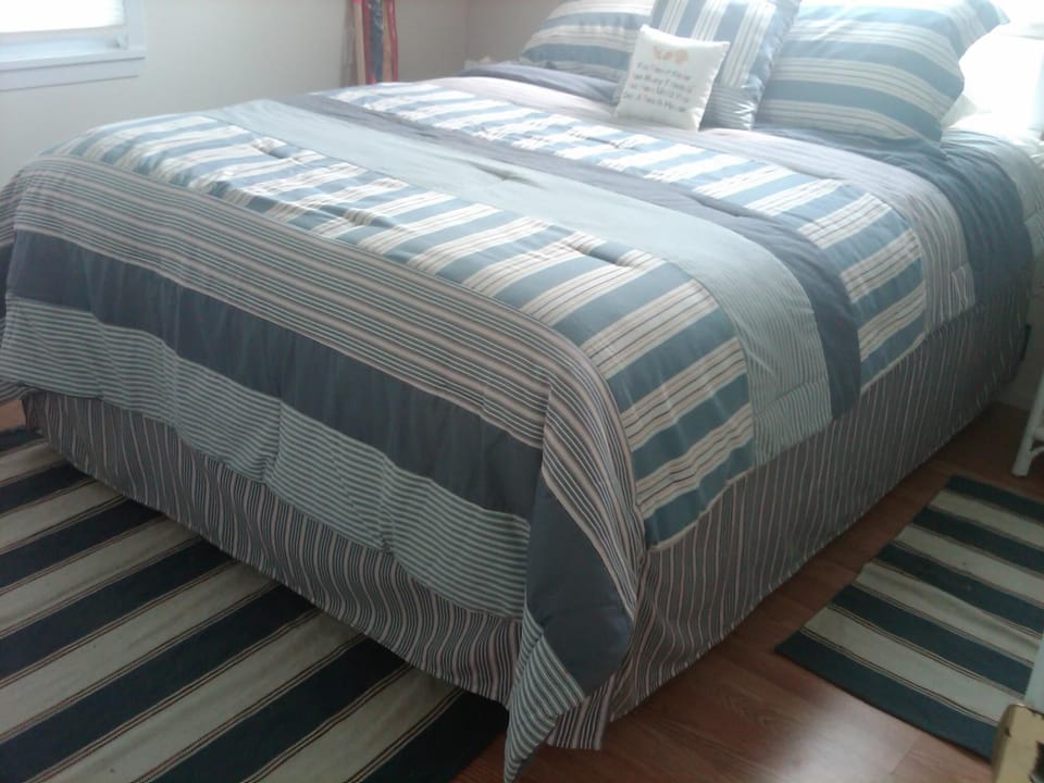 queen sized bedroom