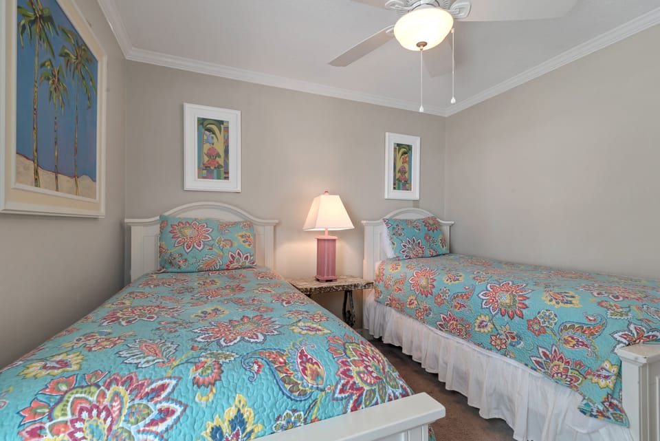 2 twin beds