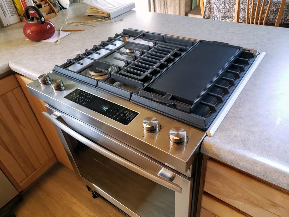 New oven/range-with convection oven/dual fuel (not in prior photos).