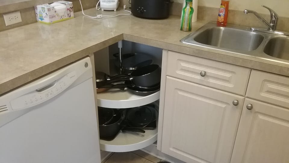 Fully Stocked kitchen with pots and pans