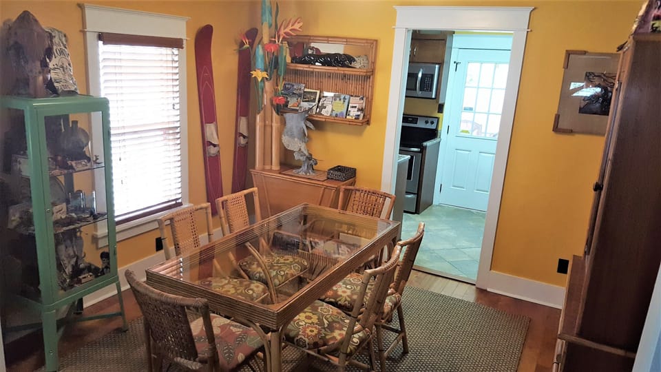 Bright, airy dining table, seating for six, retro curio cabinet with Floridiana.