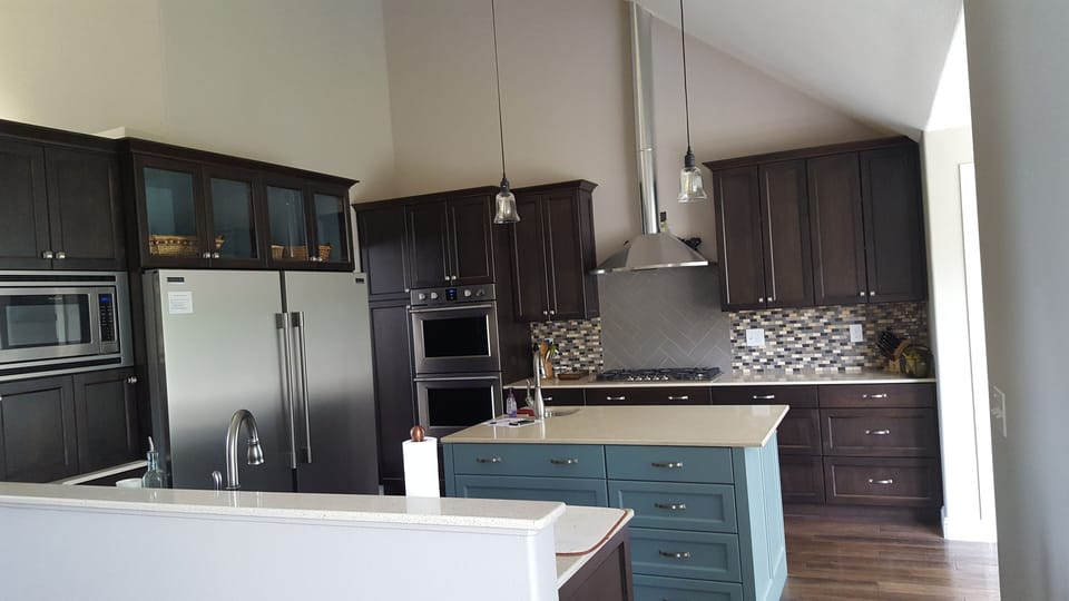Gourmet kitchen with double ovens, gas range top, dishwasher, microwave 