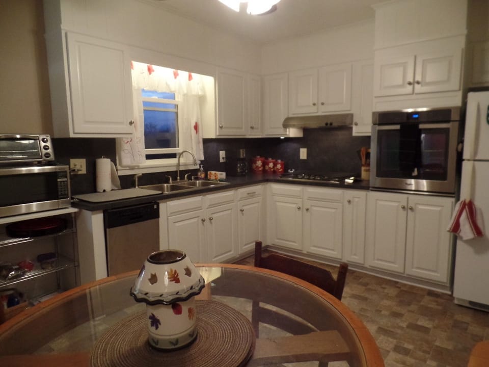 Kitchen and small round table 