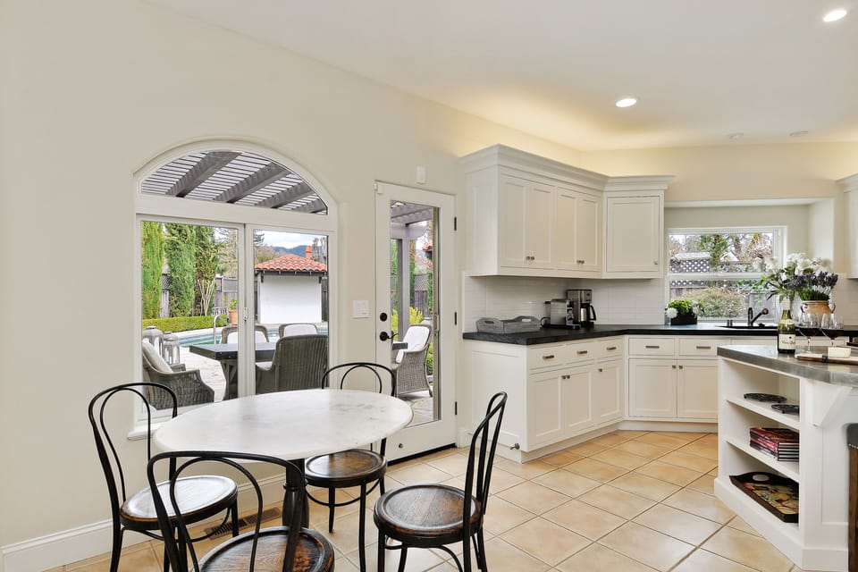 Eat-in kitchen  area