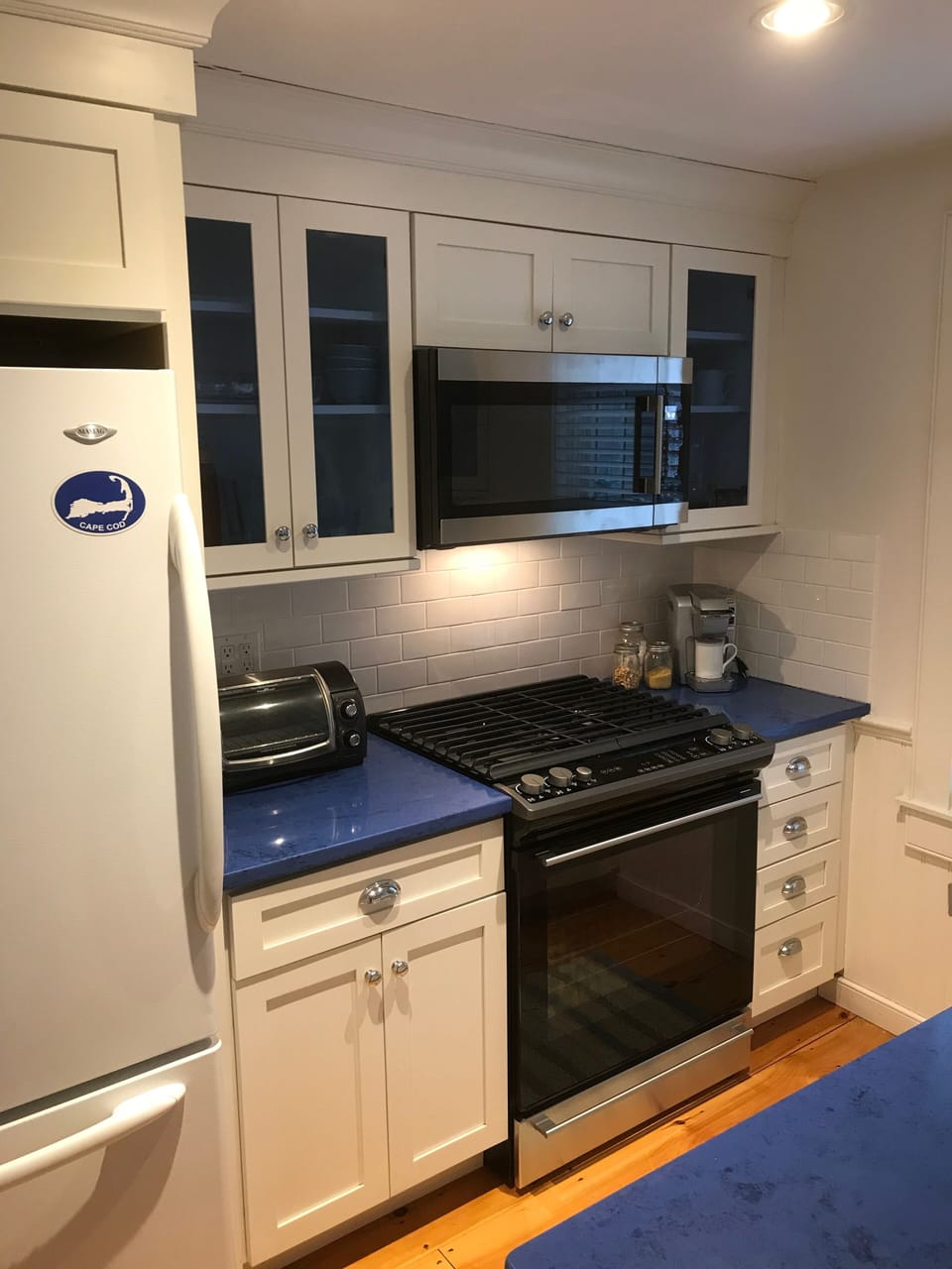 New range, microwave, toaster oven and Keurig!