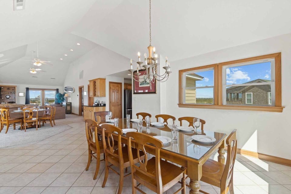 Surf-or-Sound-Realty-468-Beach-Therapy-Dining-Area-2