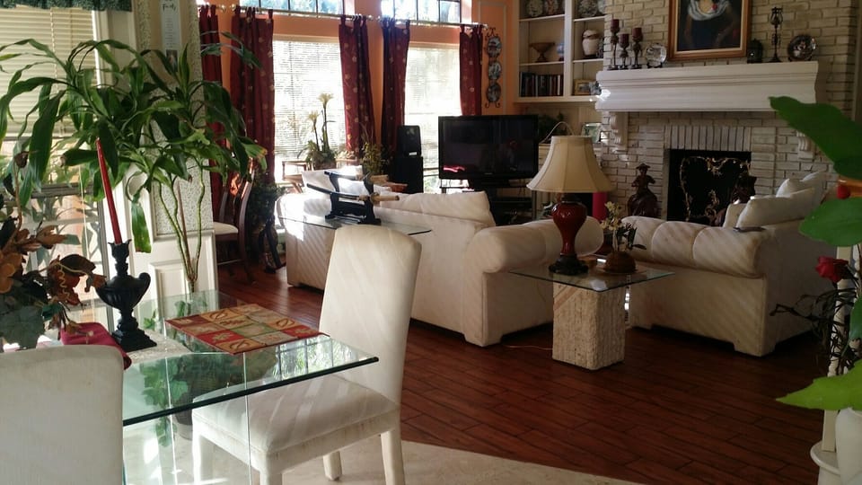 Breakfast area looking toward the family room