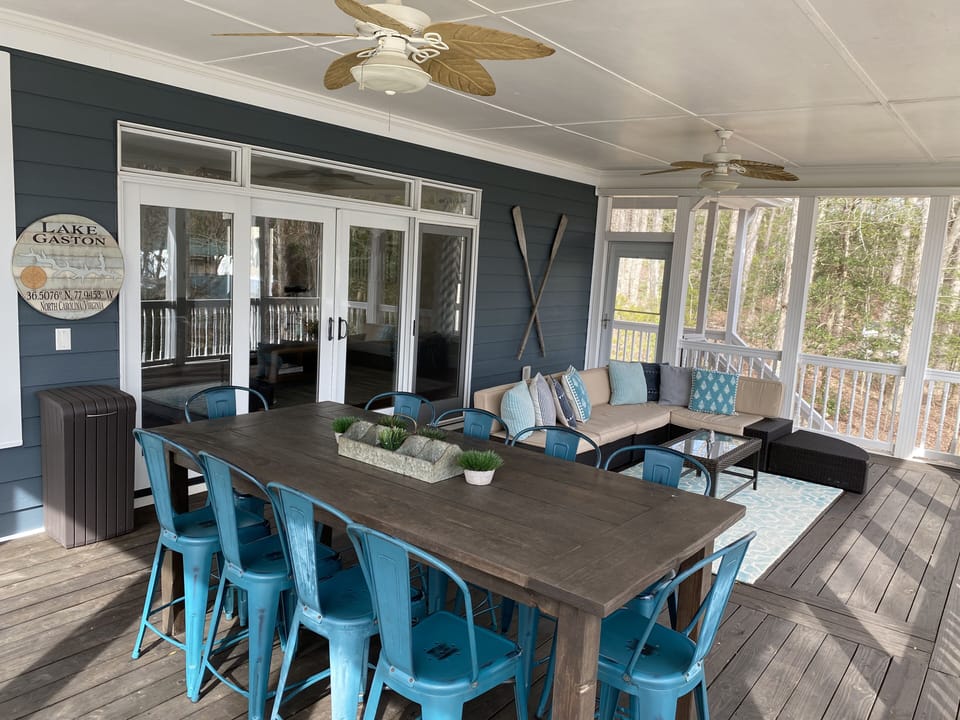 Screened in porch