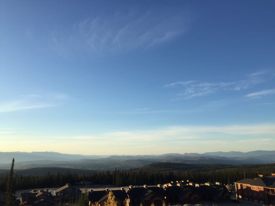 Sweeping Views of the Monashee Mountains
