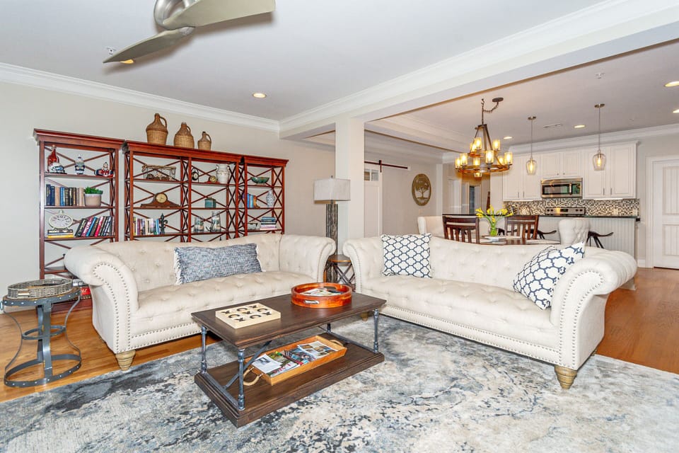  Lots of hang out room for family and friends. Professionally decorated.