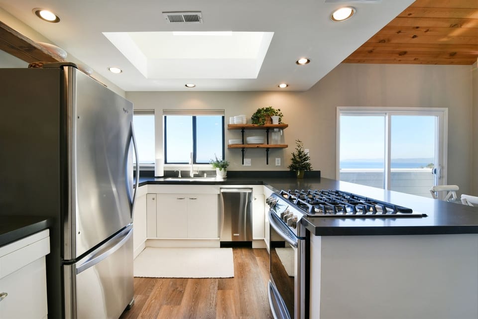 High end kitchen appliances and well appointed kitchen for guest enjoyment