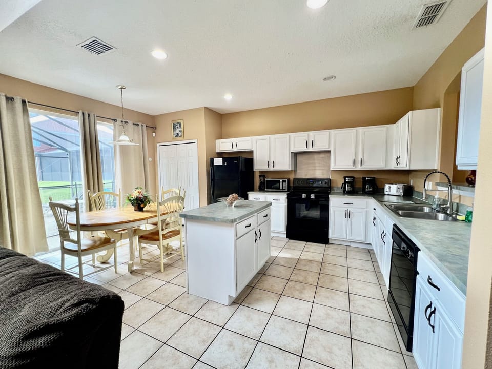 Huge open kitchen and breakfast area with direct access to the pool area
