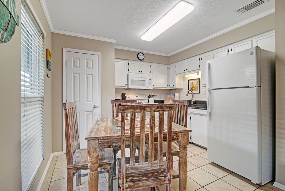 Dining room table with 4 chairs.