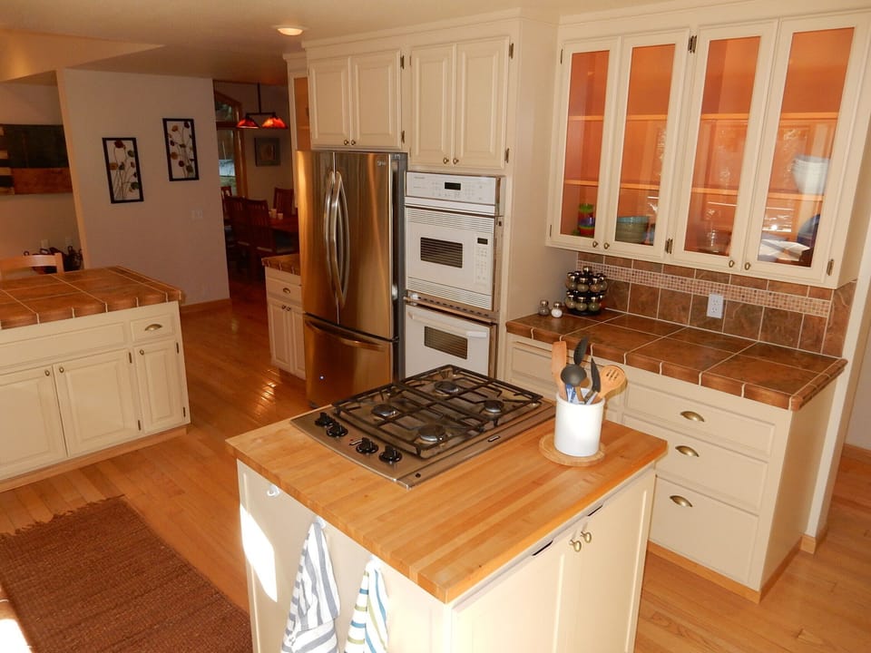 Well-equipped kitchen. Large pantry.