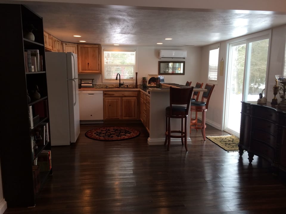 Kitchen and Breakfast bar