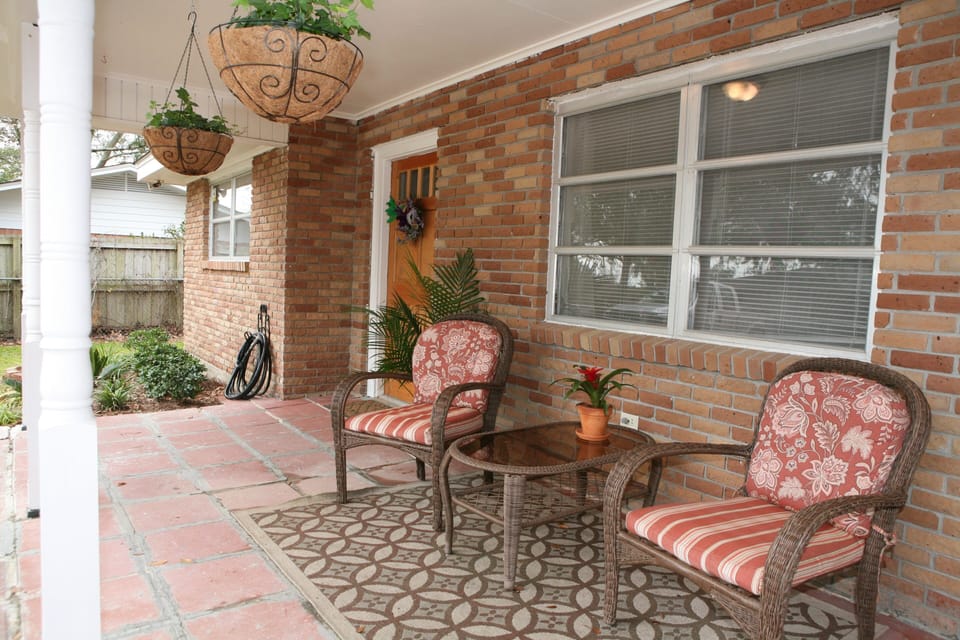 Welcome to Cocoa's Cottage! Spacious front porch...
