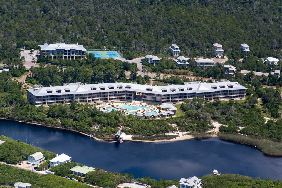 Sanctuary at Redfish overlooks Big Redfish Lake

