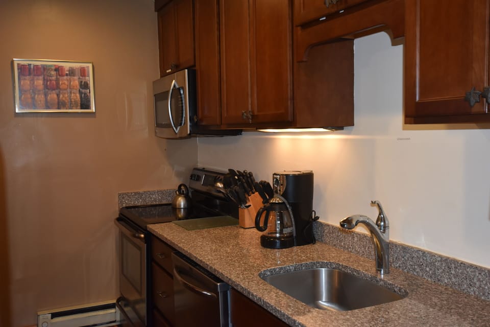 glass top stove all stainless new appliances fully equipped kitchen
