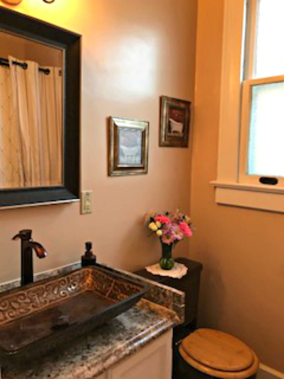 Middle/Top Full Bathroom