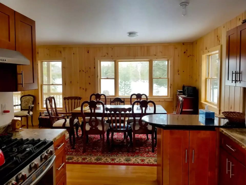 Dining Room Seats 8 people