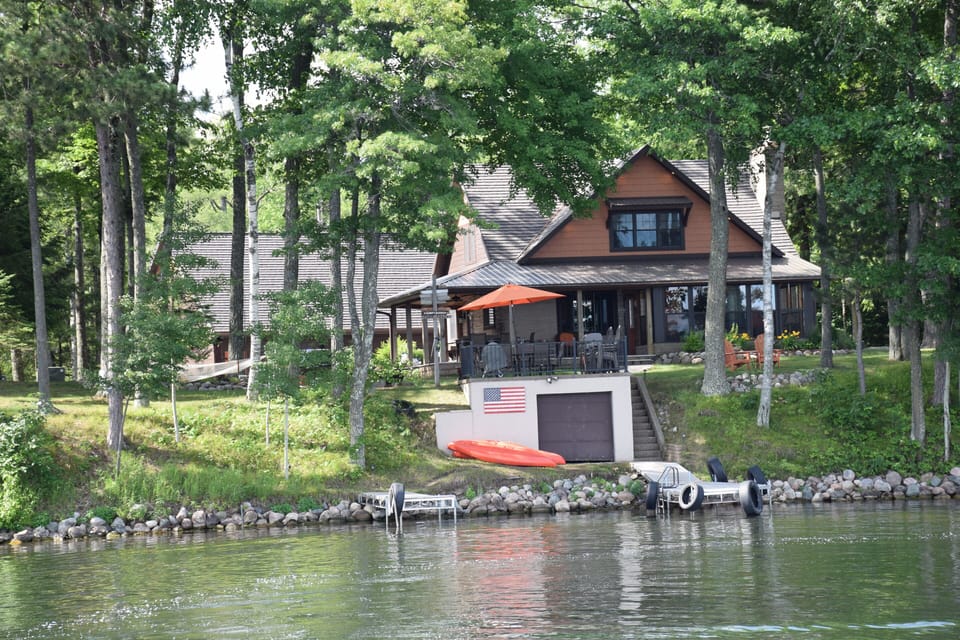 Lake view of house/2  kayaks for your use