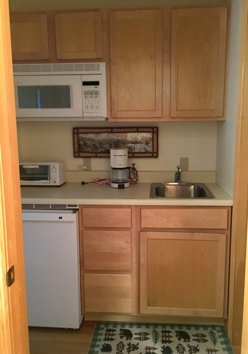 little pine small kitchenette