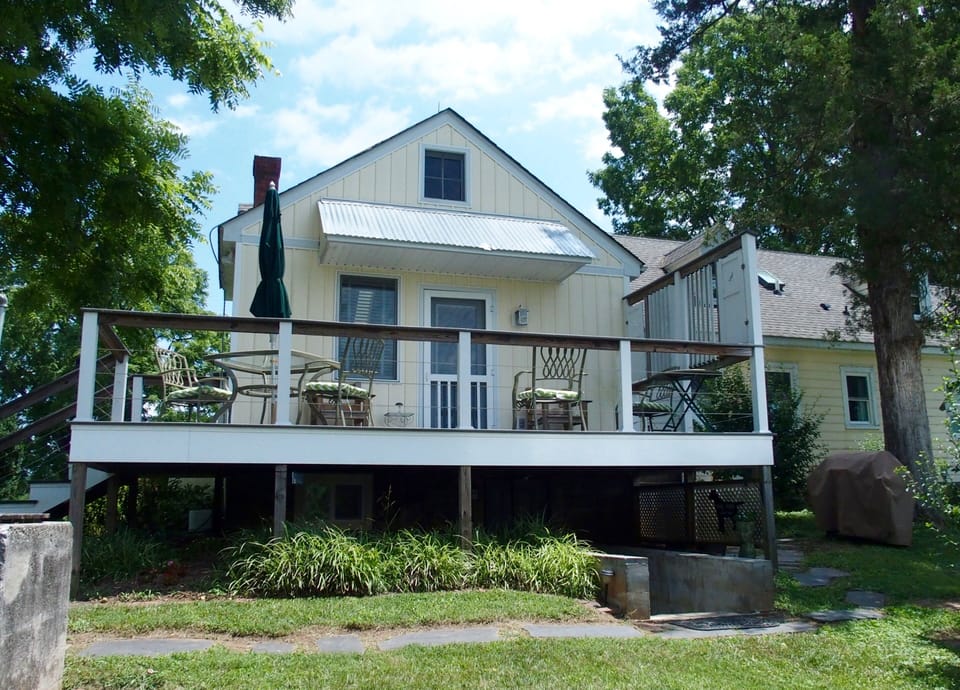 The Rosalie 2 bed 1/ bath apartment is just steps to the James Kitchen entrance.
