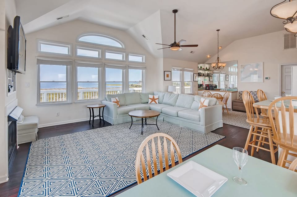 Surf-or-Sound-Realty-Serenity-Cove-740-Great-Room