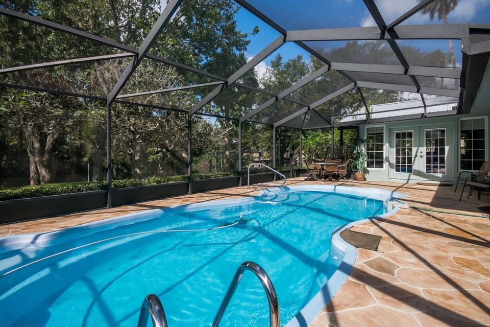 Screened, solar heated pool
Casa Del Rio 